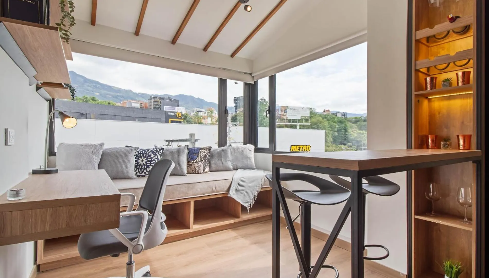 Studios Exito Medellín 0*,